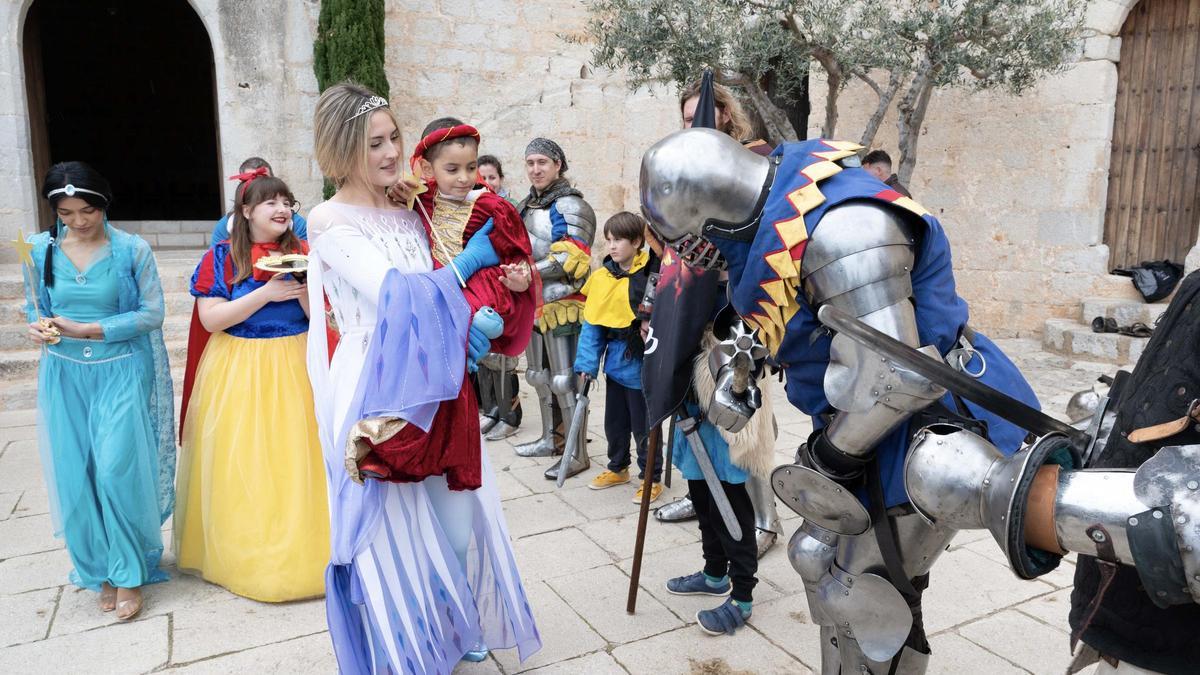 Soldados medievales recibieron a la princesa Aitana en el castillo de Peñíscola.