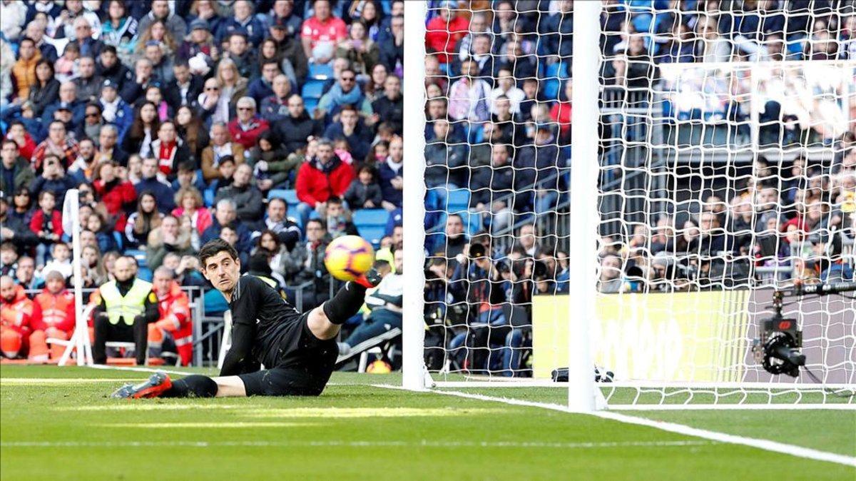 Thibaut Courtois poco pudo hacer en los dos goles encajados