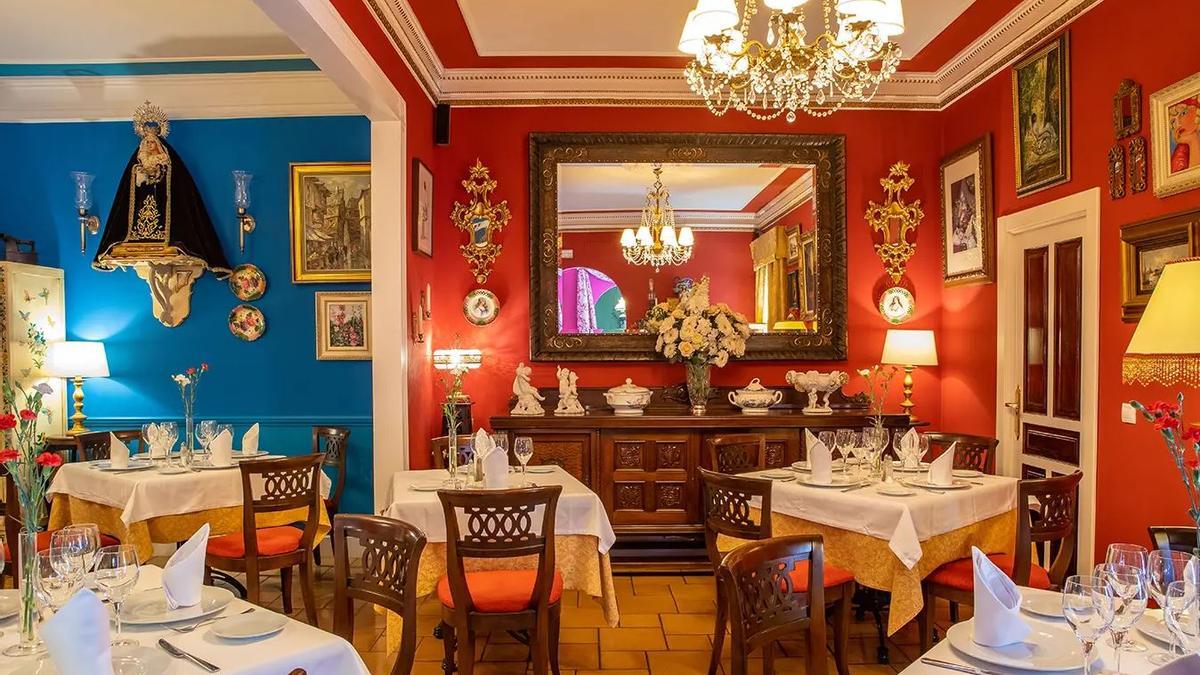 Este es el restaurante de Málaga especializado en carnes a la brasa y comida tradicional que está 'escondido' dentro de una casa.