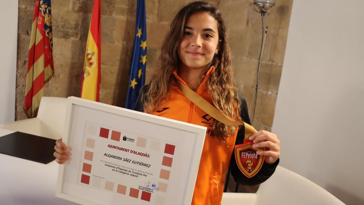 Alejandra, campeona de España de frontenis infantil.