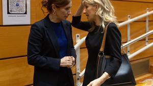 La ministra de Sanidad, Mónica García (i) y la vicepresidenta segunda y ministra de Trabajo, Yolanda Díaz (d), durante un pleno del Congreso de los Diputados, en el Palacio del Senado, a 10 de enero de 2024, en Madrid (España). El Pleno del Congreso, en su primera reunión del año, debate y vota los objetivos de estabilidad presupuestaria y de deuda pública para el conjunto de las administraciones, un primer paso en la tramitación de los Presupuestos Generales de 2024. El Gobierno de coalición cuenta con apoyos suficientes para superar este trámite, pero el PP puede tumbarlos cuando haya que debatirlos en el Senado. El pleno se celebra en el Senado porque el hemiciclo del Congreso de los Diputados está en obras. 10 ENERO 2024;PRESUPUESTOS GENERALES DEL AÑO :;2024;GOBIERNO;PLENO;CONGRESO;SENADO Eduardo Parra / Europa Press 10/01/2024 / MÓNICA GARCÍA;YOLANDA DÍAZ;Eduardo Parra;category_code_new