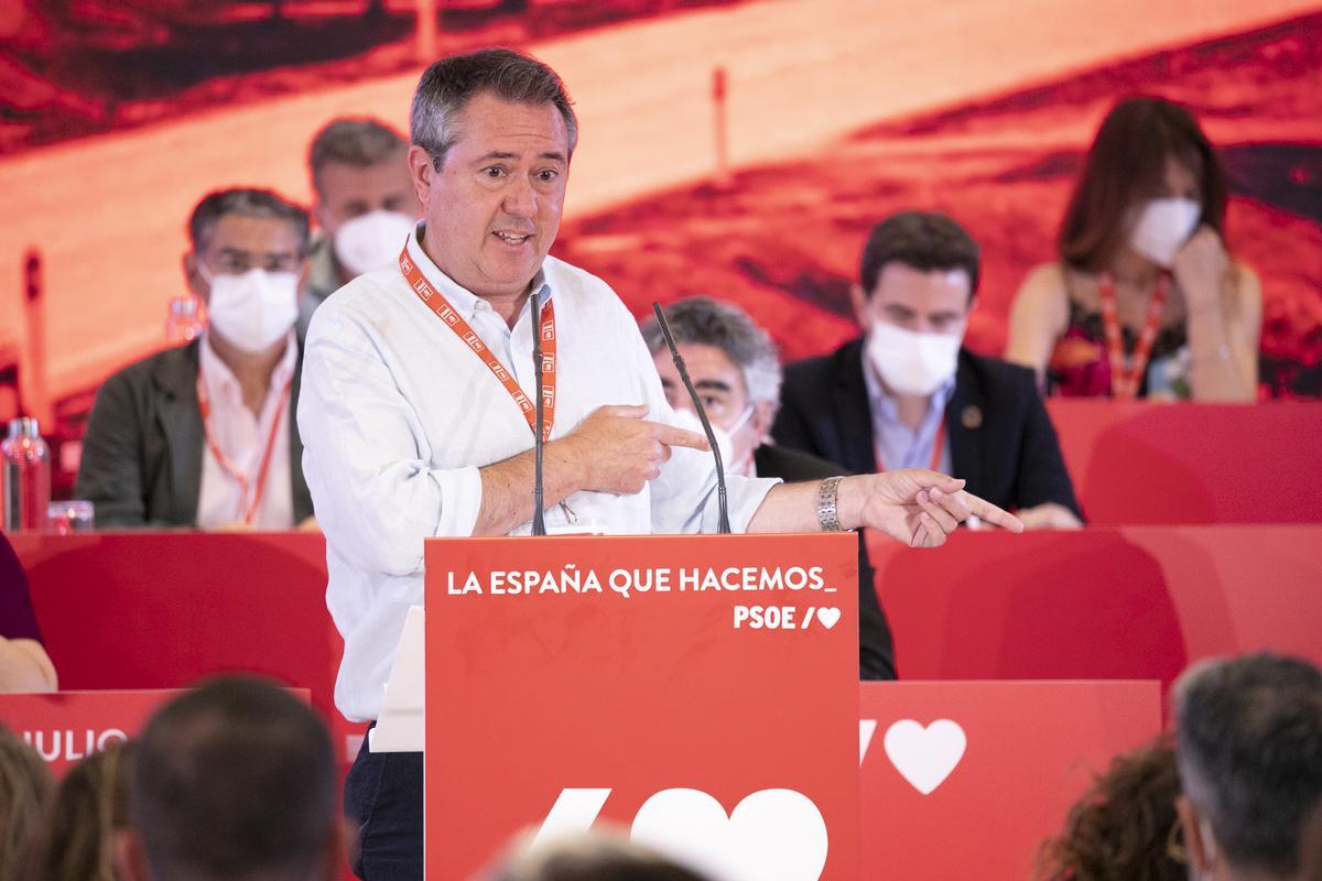 El alcalde de Sevilla y próximo secretario general del PSOE-A, Juan Espadas, durante su discurso en el comité federal del PSOE de este 3 de julio, en el Novotel Madrid Center de la capital.