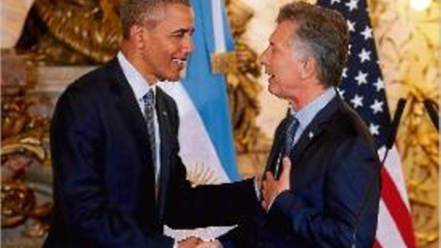 Obama i Macri se saluden després de la seva reunió.