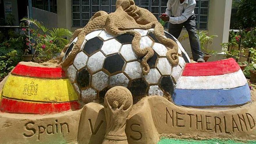 El Mundial se vive en todo el mundo: esta figura de arena se realizó en la India.