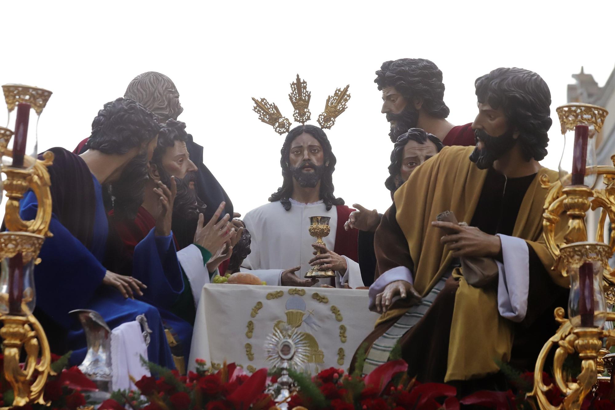 La Santa Cena recorre las calles en el barrio del Zoco