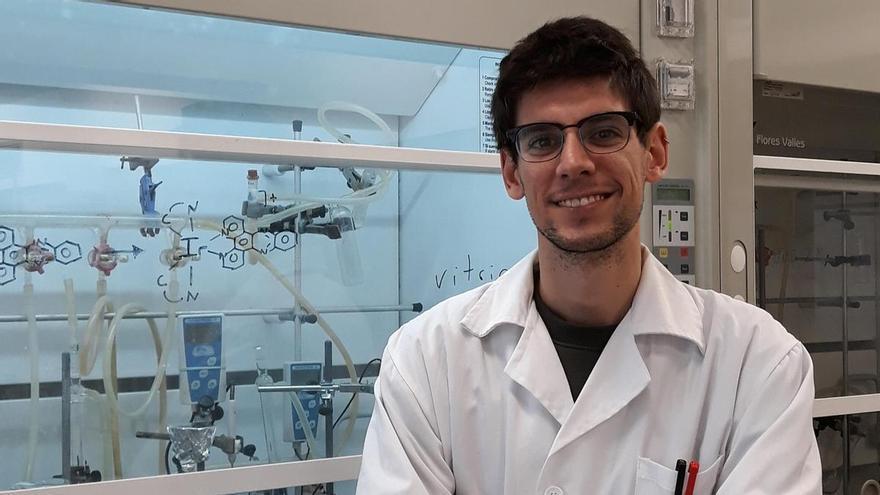 Enrique Ortega Forte, investigador de la UM: «Se están desarrollando fármacos fluorescentes»