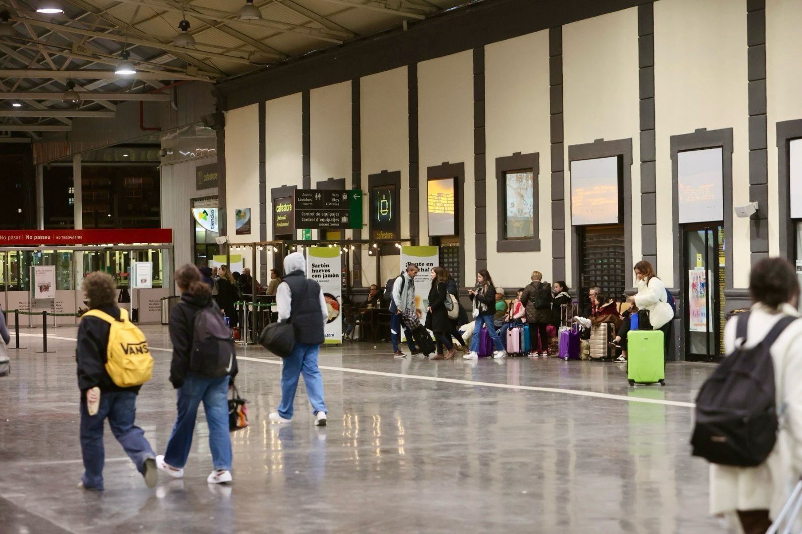 Caos en la terminal de Alicante por una avería en la estación de Chamartín-Clara Campoamor