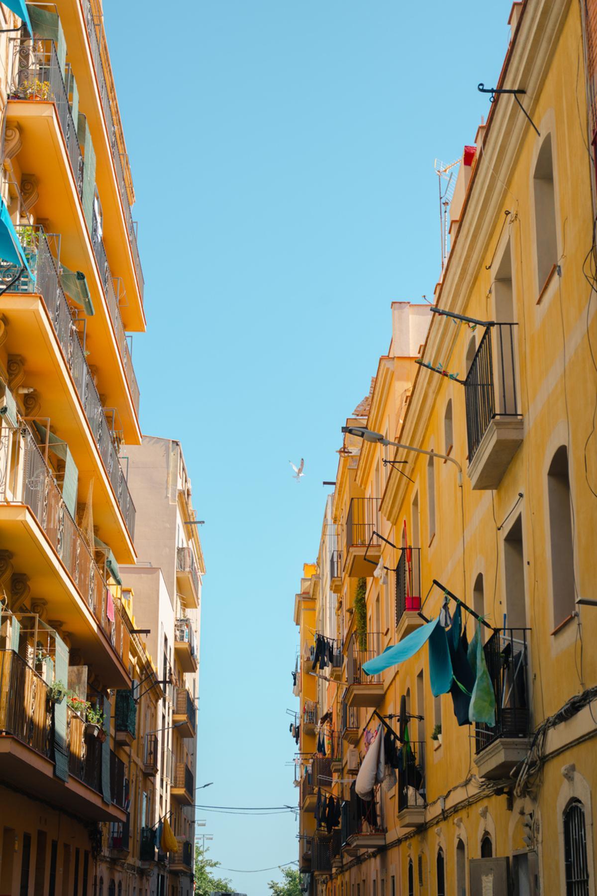 Edificios antiguos de La Barceloneta en Barcelona