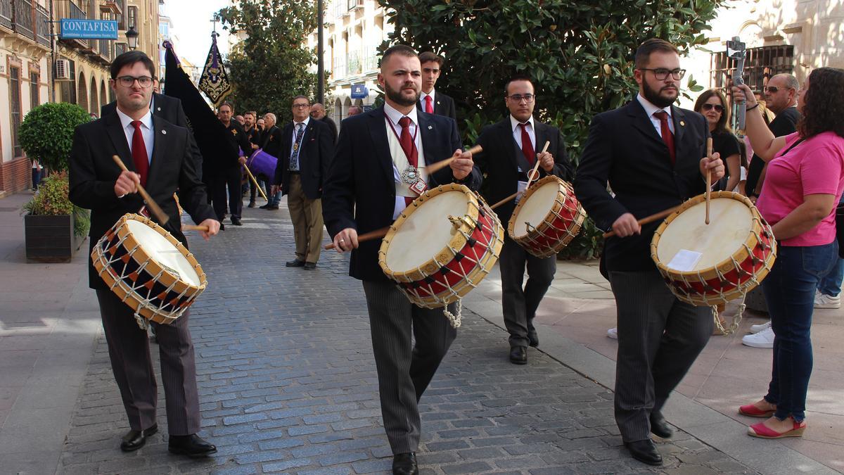 50 tambores de la zona sur de Córdoba protagonizan un desfile en Lucena