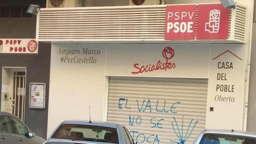 La sede del PSPV en Castellón amanece con pintadas fascistas