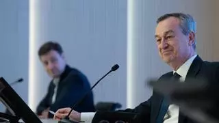 El Sabadell pide a CNMC y CNMV un análisis pausado de la opa pese a las "prisas" del BBVA