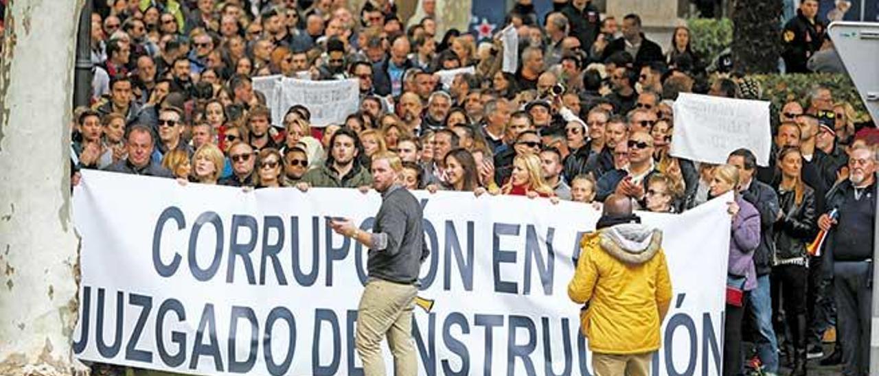 La manifestación para pedir el encarcelamiento del juez instructor y el fiscal del caso Cursach se inscribe en el rupturismo.