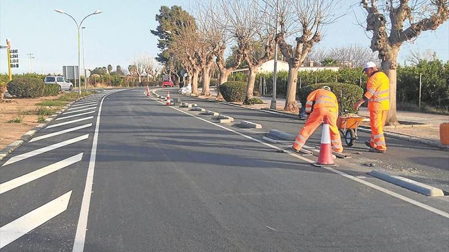 Retoman la obra del carril bici a les Alqueries tras dos meses