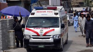 Archivo - Ambulancia en Pakistán