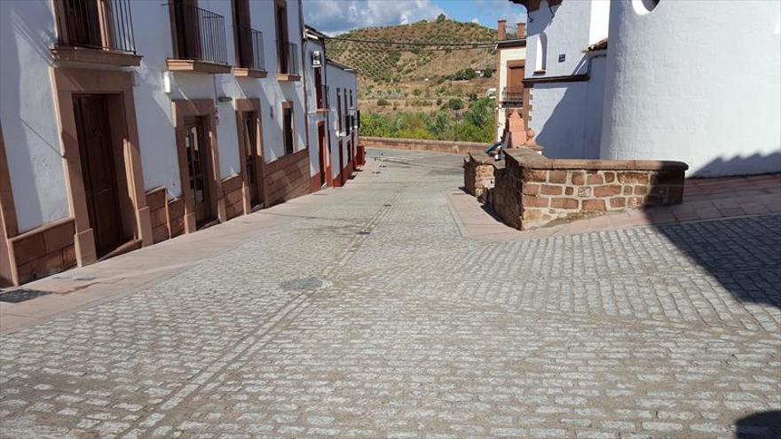 Finalizan las obras de la calle Calvario, en el barrio del Retamar