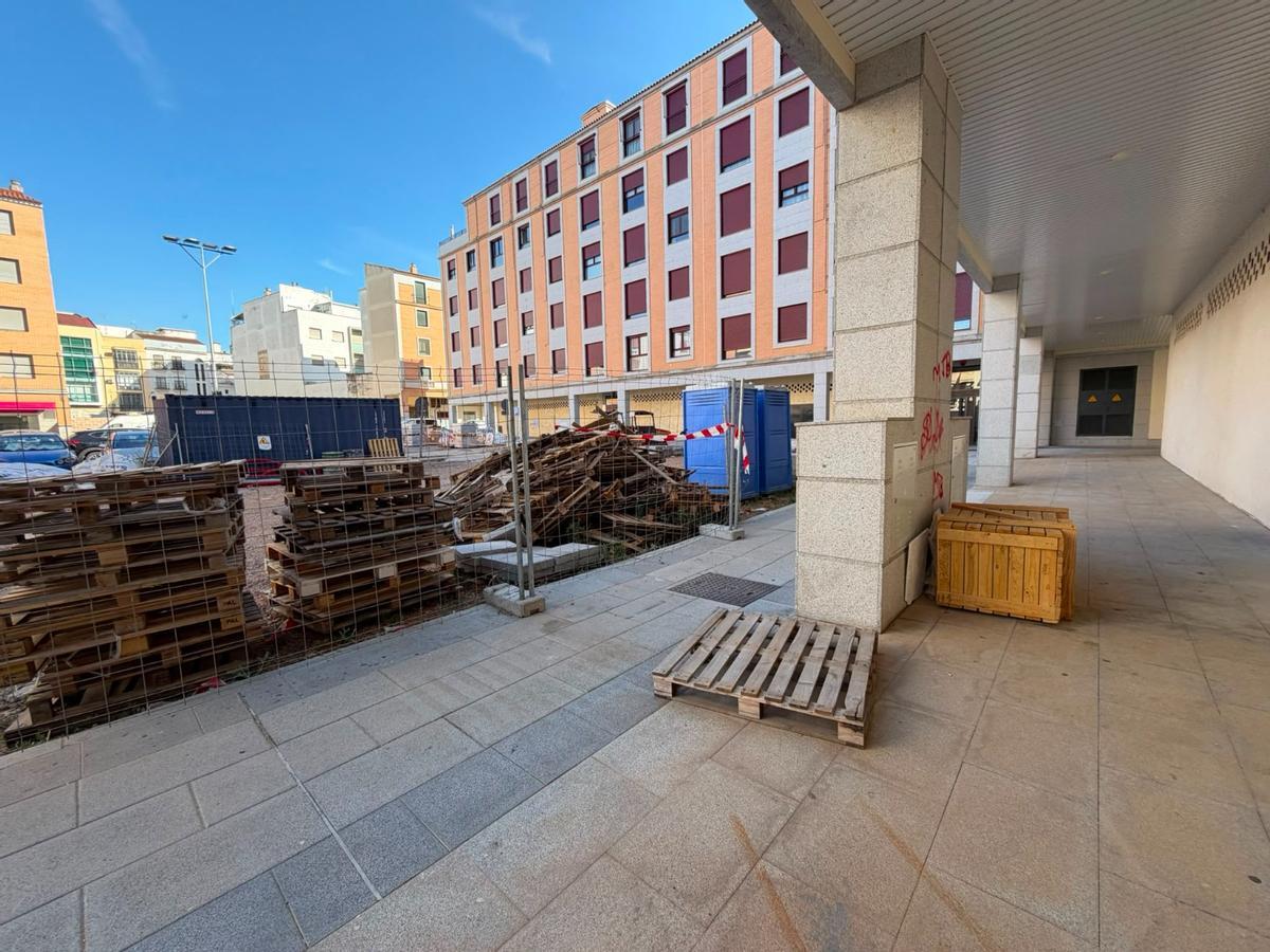 Fotogalería | La suciedad de las obras desespera a los vecinos de la plaza Príncipe de la paz Fotogalería | La suciedad de las obras desespera a los vecinos de la plaza Príncipe de la paz