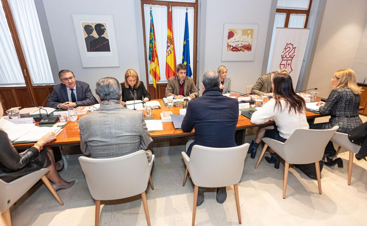 Mazón preside la reunión del Consell en Alicante
