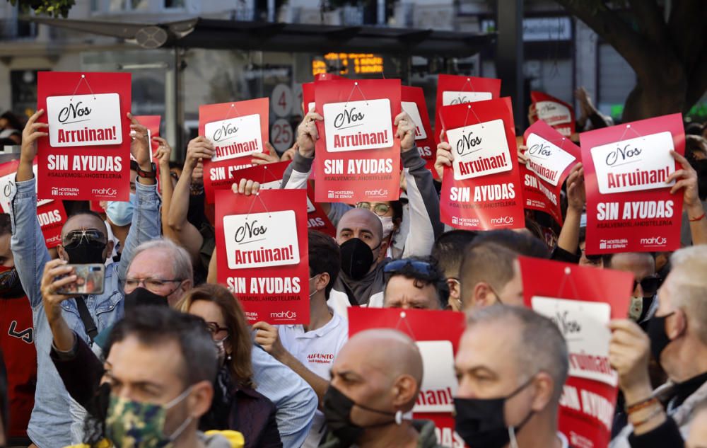 Protesta de la hostelería malagueña por las nuevas restricciones 'Sin ayudas nos arruinan"