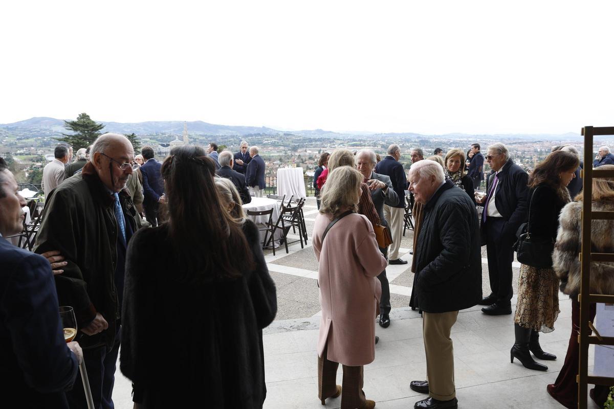 La peña taurina Dávila Miura entrega su premio al mejor toro de la feria de Gijón (en imágenes)