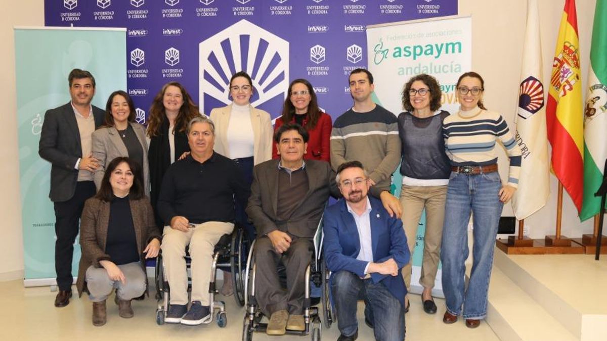Representantes de Aspaym Andalucía y de la UCO en la presentación del informe sobre el proyecto.