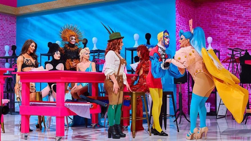 El divertido crossover entre &#039;Drag Race España&#039; y &#039;Aquí no hay quien viva&#039; con el desfile de &#039;PUF&#039;