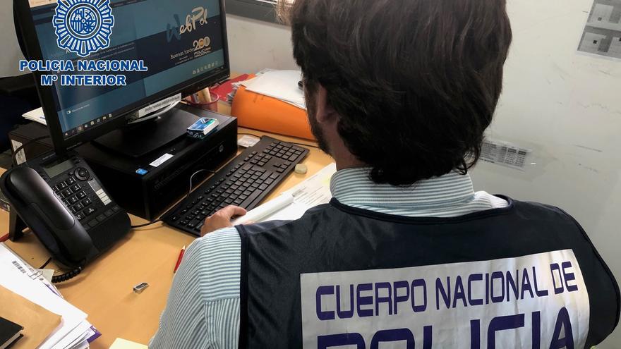 Trece detenidos en Sevilla y Valencia por extorsionar a usuarios de páginas web de contactos sexuales