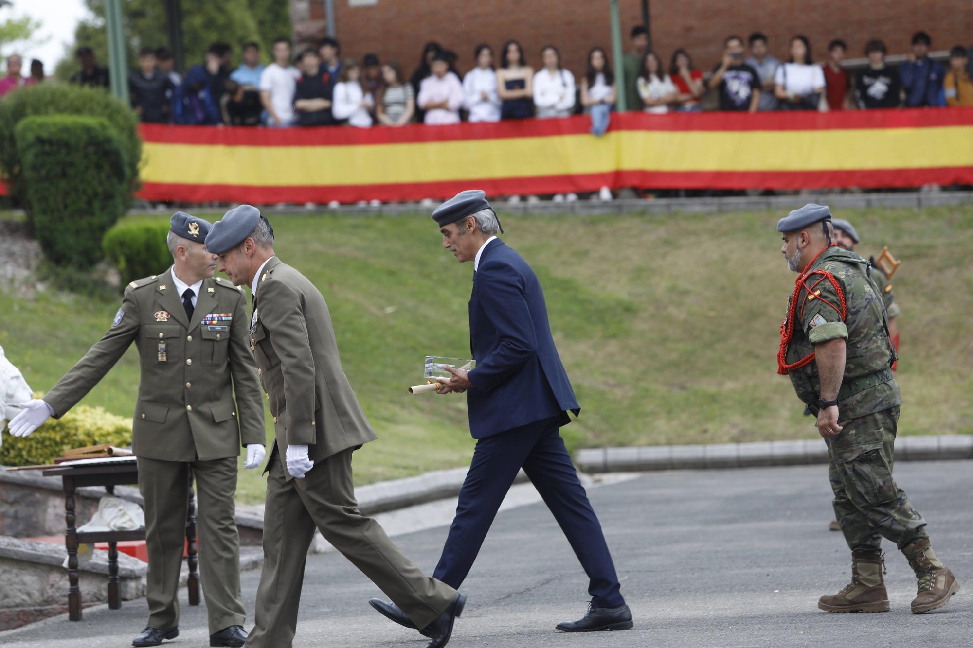 Parada militar en el acuartelamiento "Cabo Noval"