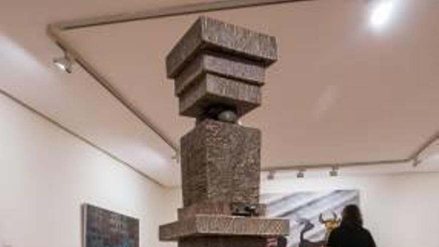 La escultura Condemna sense judici puede contemplarse en el Museo de Arte Contemporáneo.