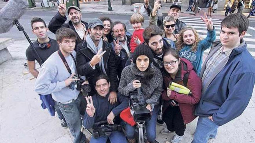 Parte del equipo de &quot;Vigópolis&quot; durante el descanso del rodaje