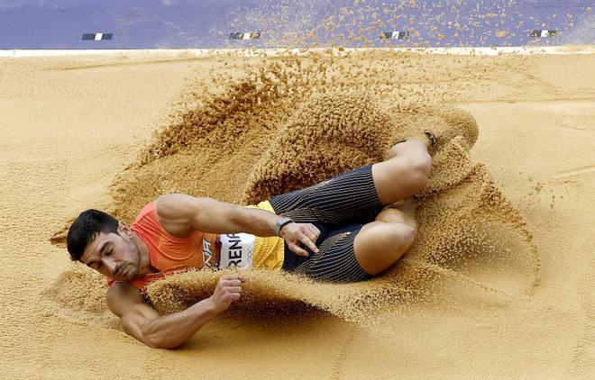 Jorge Ureña compite en la prueba de salto de longitud del Decathlon en los Juegos Olímpicos 2024.