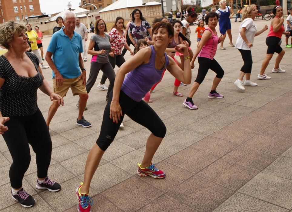 Clase de zumba al aire libre en Gijón