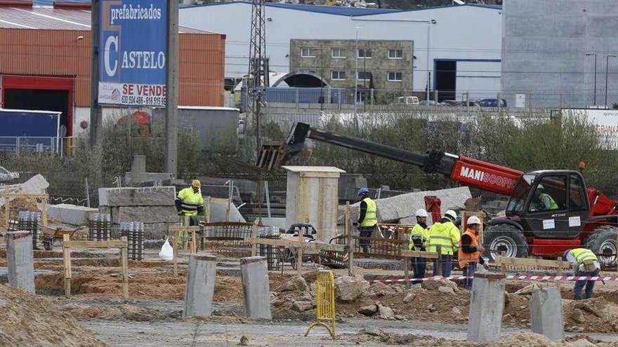 Comevisa, filial del grupo vigués Vicalsa, inició las obras de construcción de la primera nave de 12.000 m2 en As Gándaras. // Ricardo Grobas