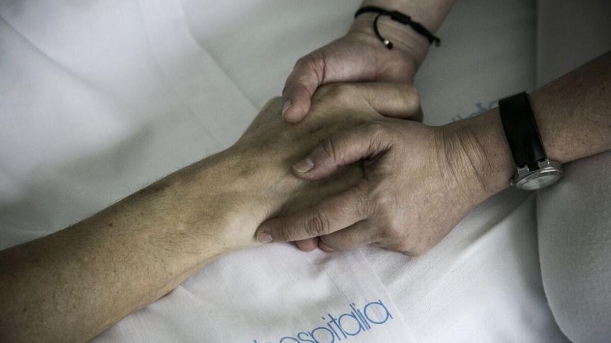Cómo decirle a alguien que se está muriendo: el papel de los especialistas en cuidados paliativos