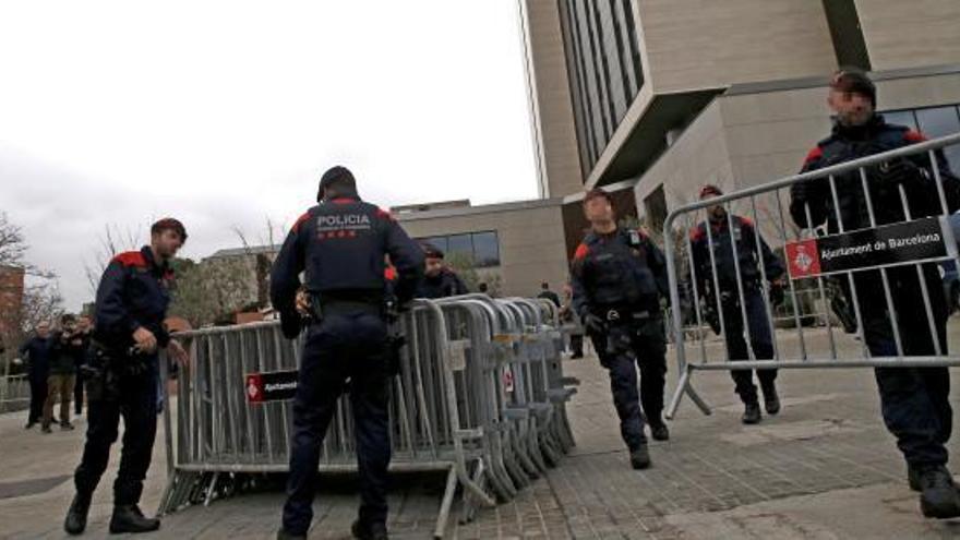 Tsunami Democràtic crida a portar pilotes inflables al Camp Nou