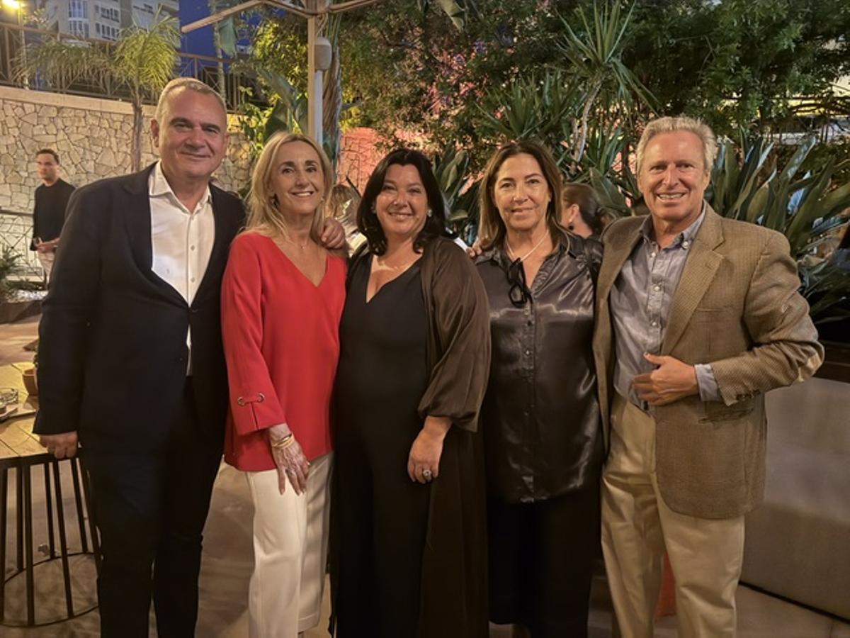 Alberto Marchante, Cristina Zaragoza, Silvia Riqué, Queru Blanco y Nacho Campos en la inauguración de "La bienservida".
