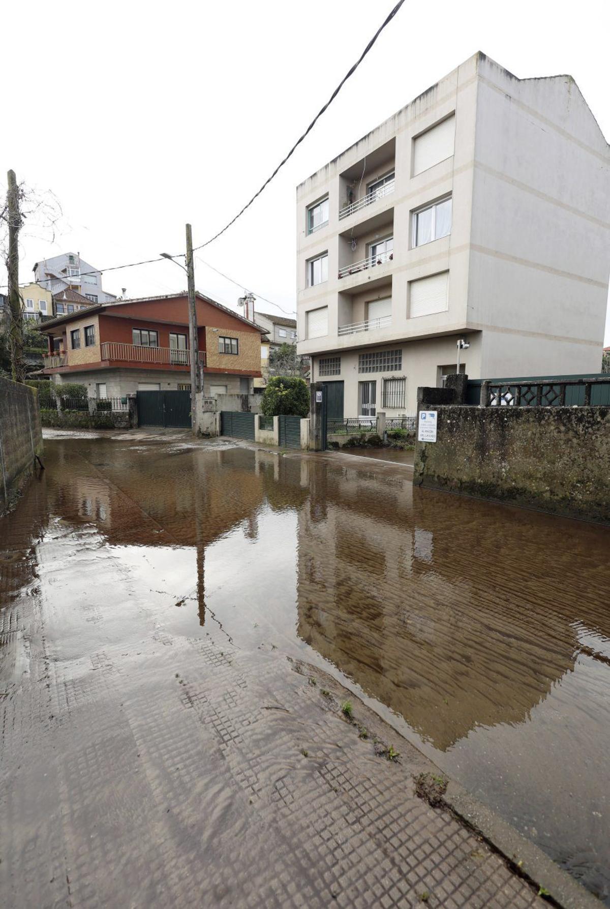 Última inundación de la Rúa do Santo, el pasado martes. | GUSTAVO SANTOS