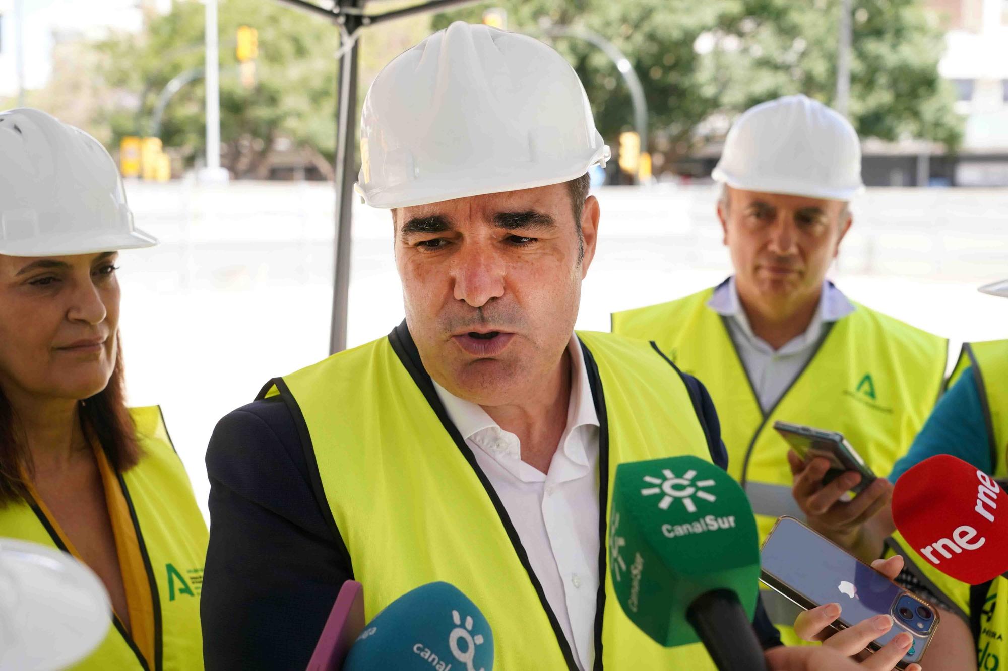 La consejera de Fomento de la Junta, Rocío Díaz, visita las obras del prolongación de la Línea 2 del metro de Málaga.
