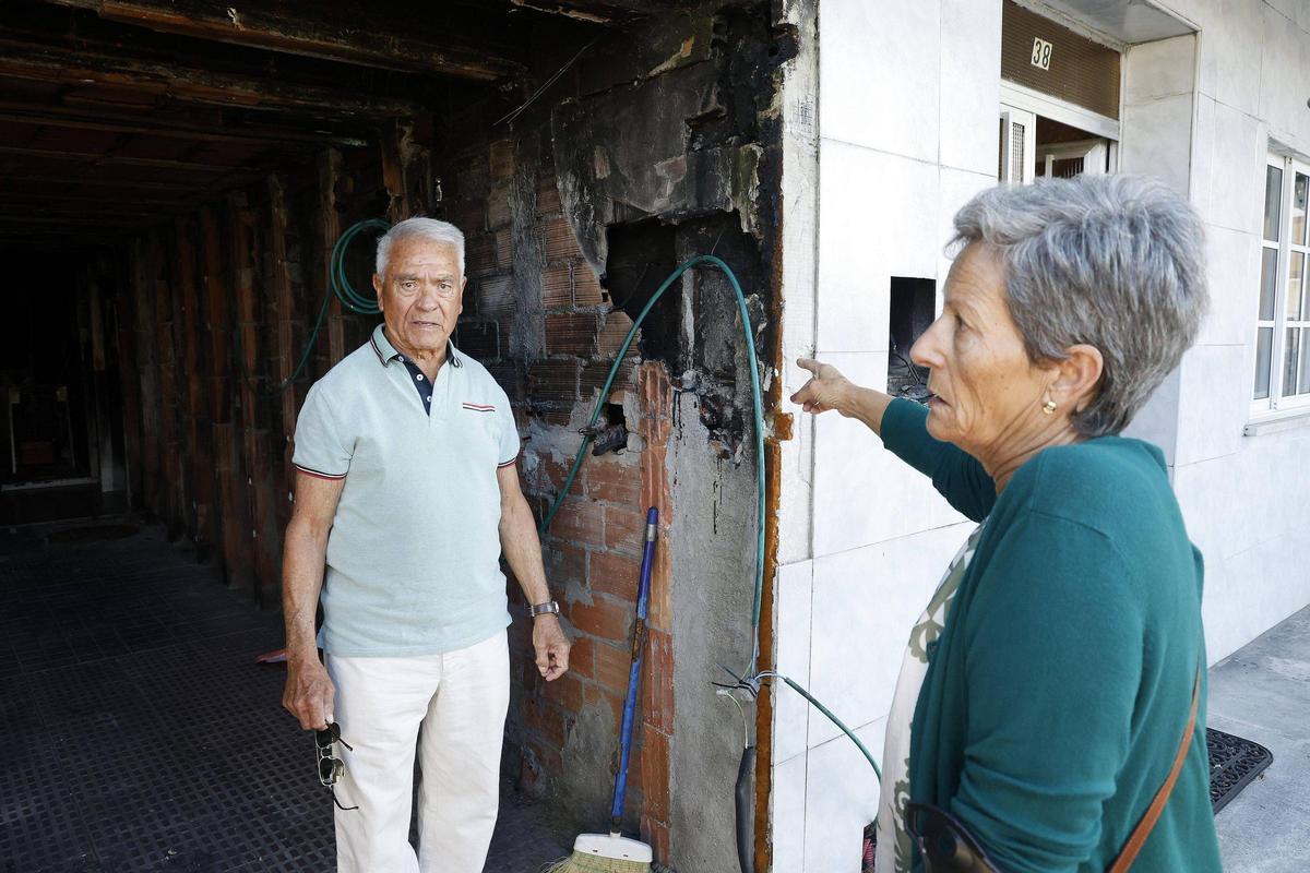 Maceira y Pampín señalan las daños causados en su vivienda tras el incendio el 22 de diciembre de 2023