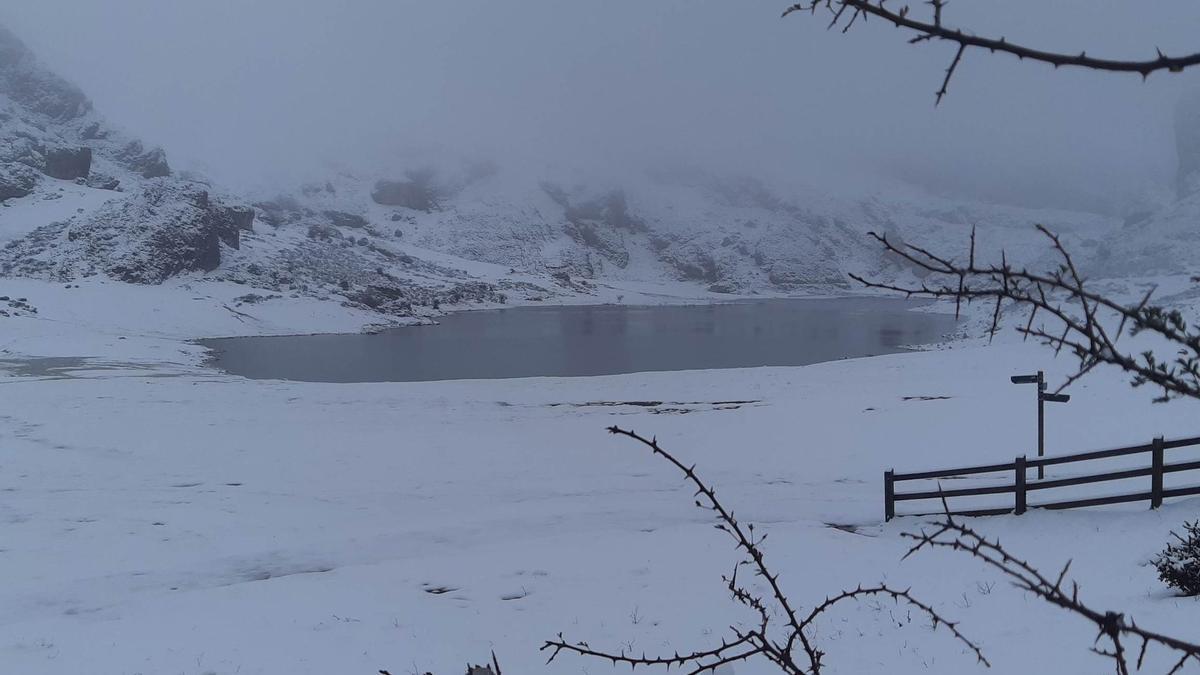 Los Lagos de Covadonga, nevados