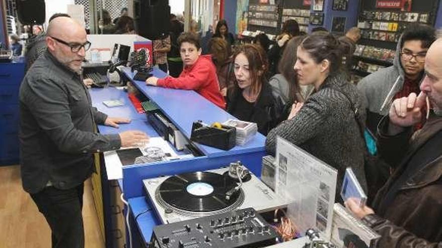 El &quot;Record Store Day&quot; animó las ventas. // Iñaki Osorio