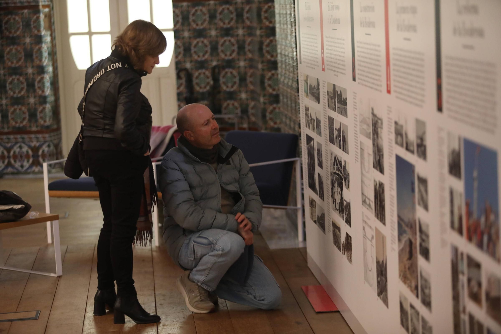 Visitantes en la exposición "Guardianes del tiempo" organizada por LA NUEVA ESPAÑA