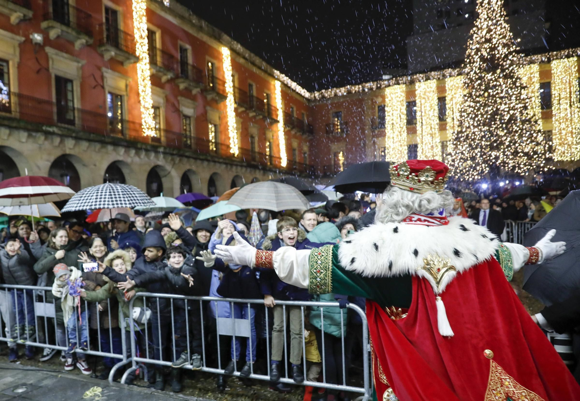 En imágenes: Así fue la cabalgata de Reyes en Gijón