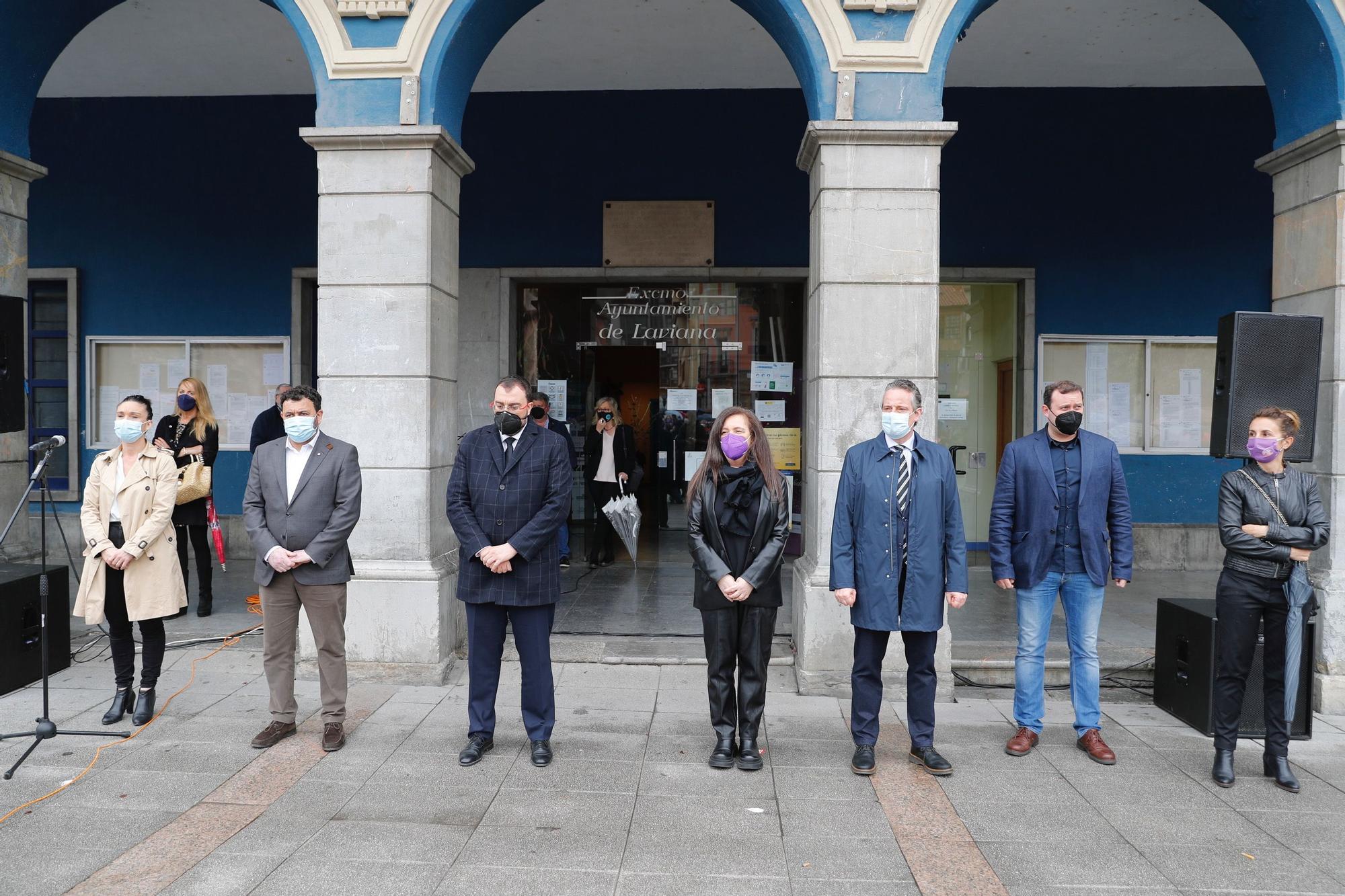 Concentración en Laviana por el asesinato machista de Teresa Aladro