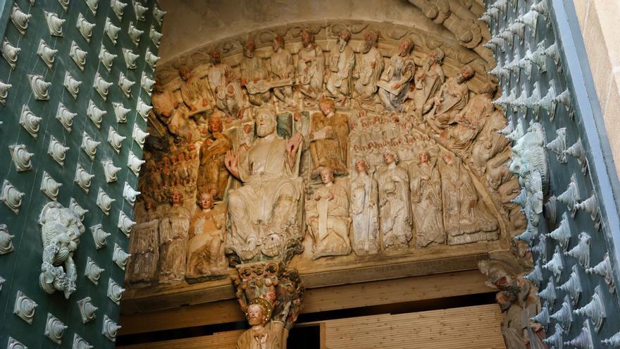 El Supremo condena a la familia Franco a devolver dos esculturas del Pórtico de la Gloria de la catedral de Santiago