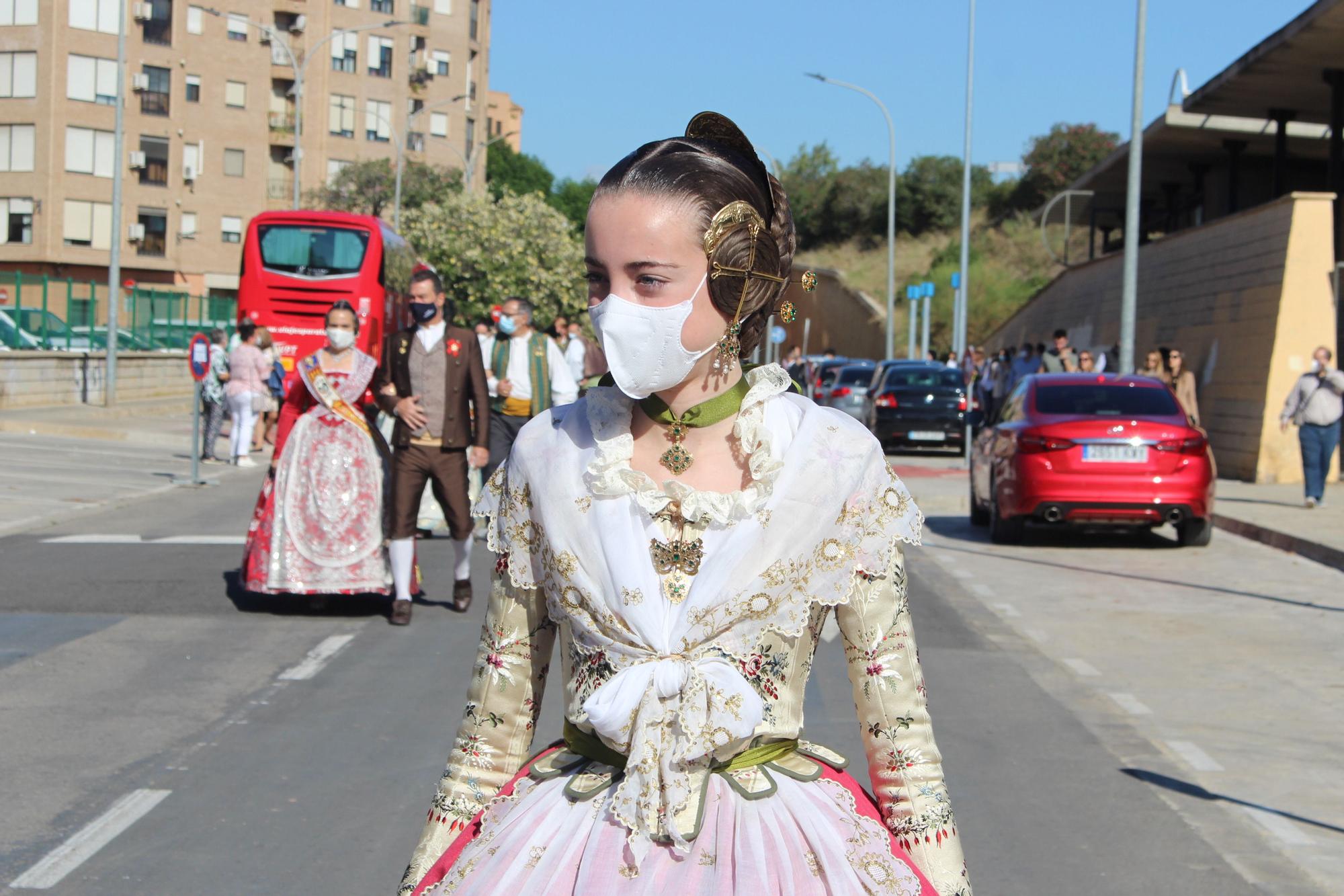 Carmen, Nerea y las cortes acompañan a las fallas de Quart y Xirivella en la procesión de la Senyera