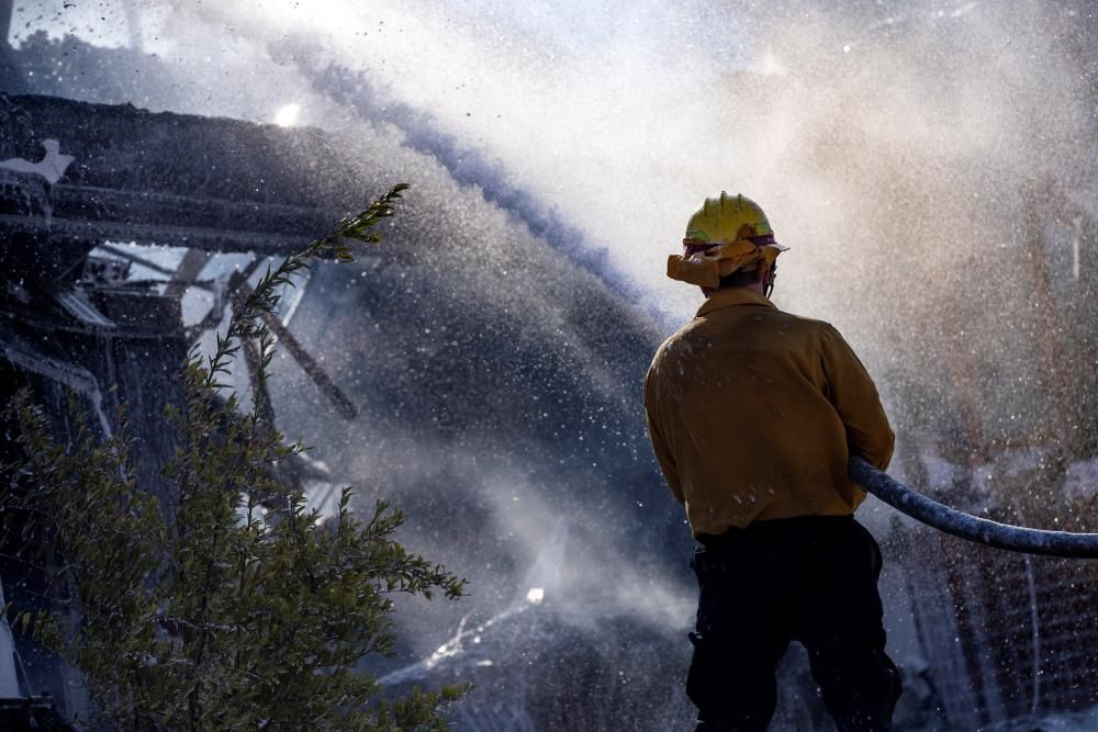 Tick Fire burns near Santa Clarita