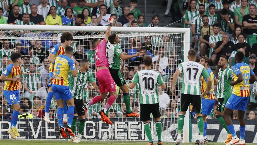 El partido Betis - Valencia, en imágenes