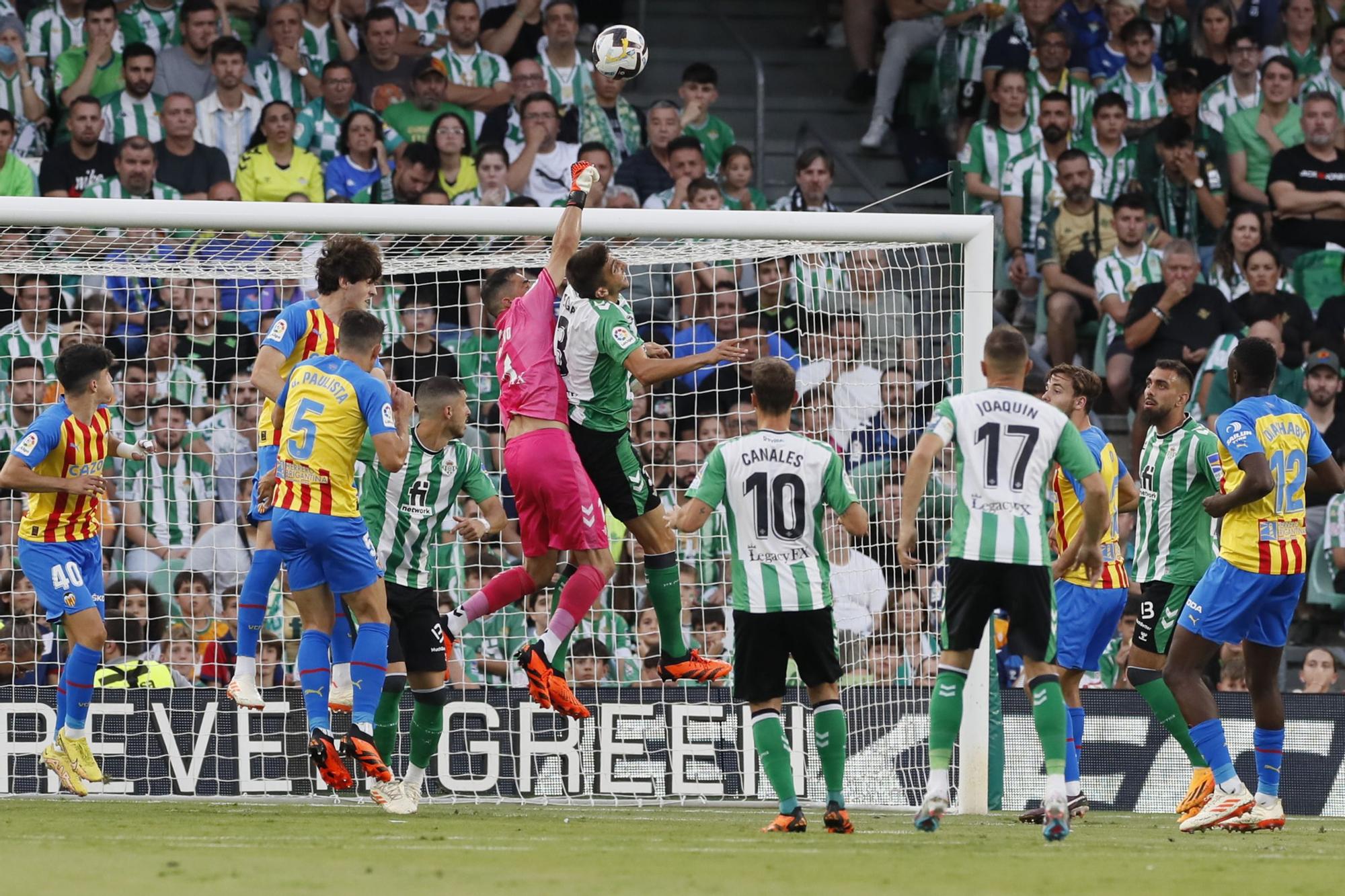 El partido Betis - Valencia, en imágenes