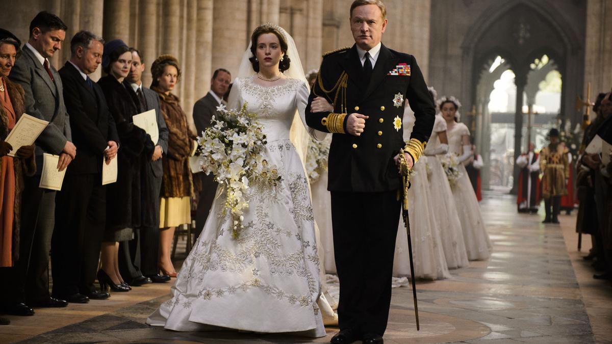 Claire Foy como Isabel II y Matt Smith (príncipe Felipe), en la serie 'The crown'.