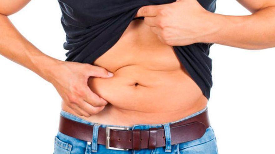 Por qué hacer abdominales no quema grasa en el abdomen (y una